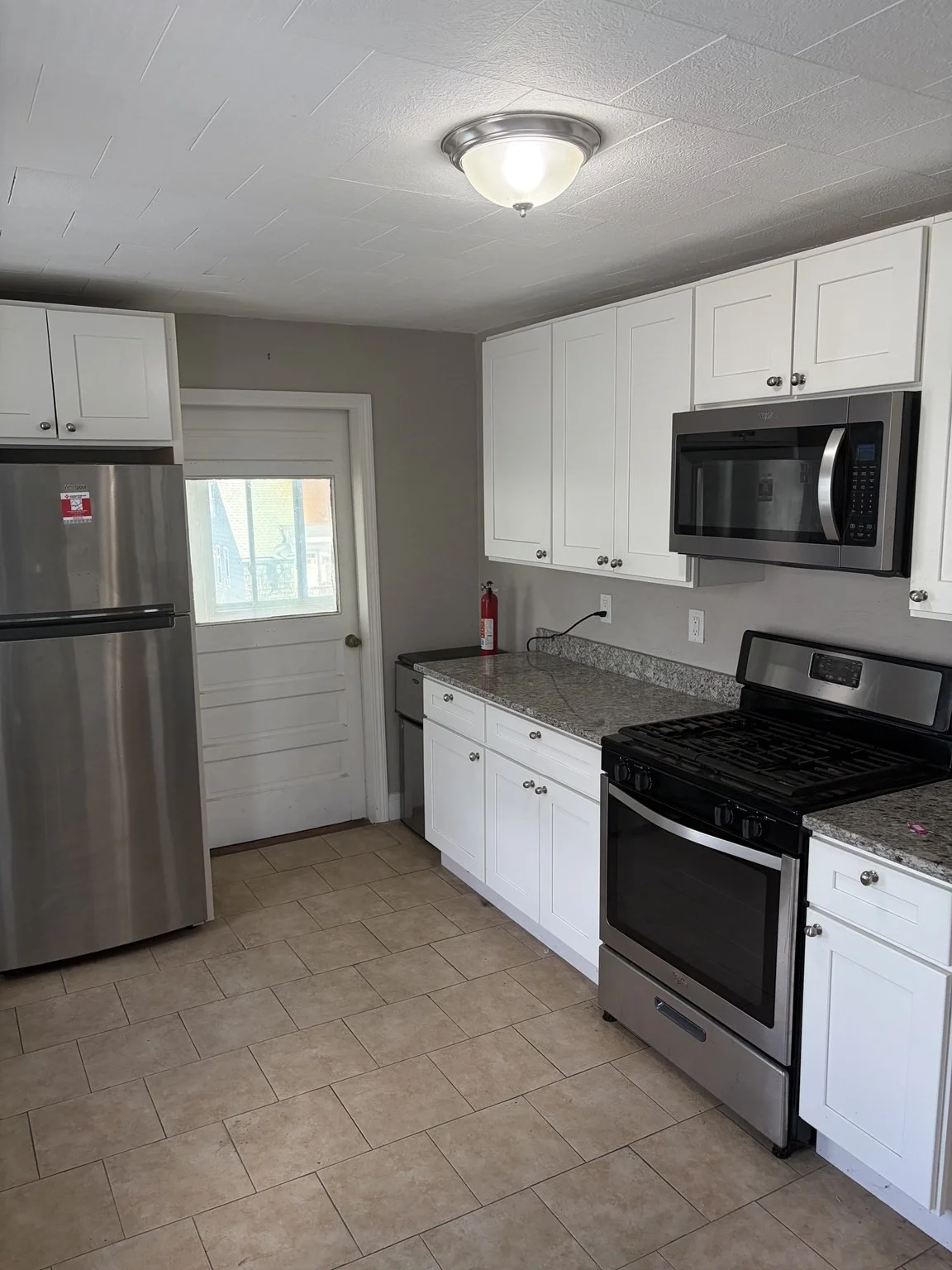 2 bed, 1 bath apartment for rent at 23 Waters Ave Unit 3, Everett — photo 2 of 14