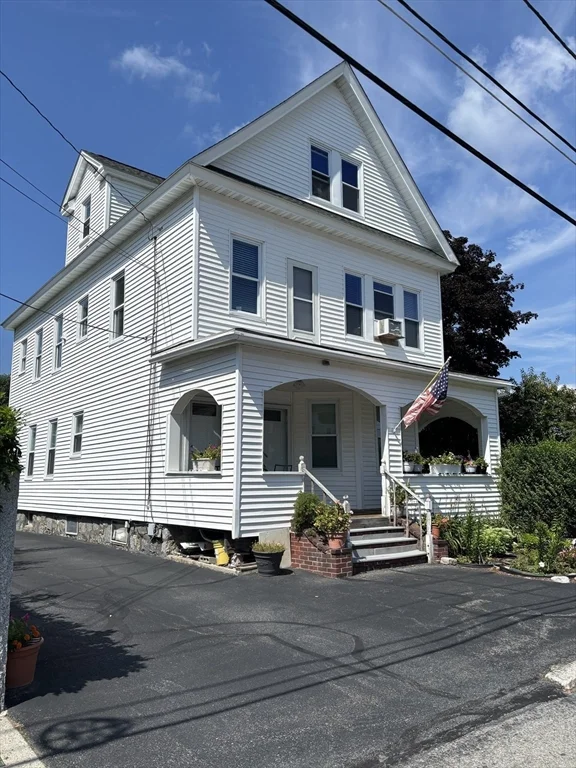 3 bed, 1 bath apartment for rent at 23 Webber St Unit 23, Lowell — photo 2 of 20