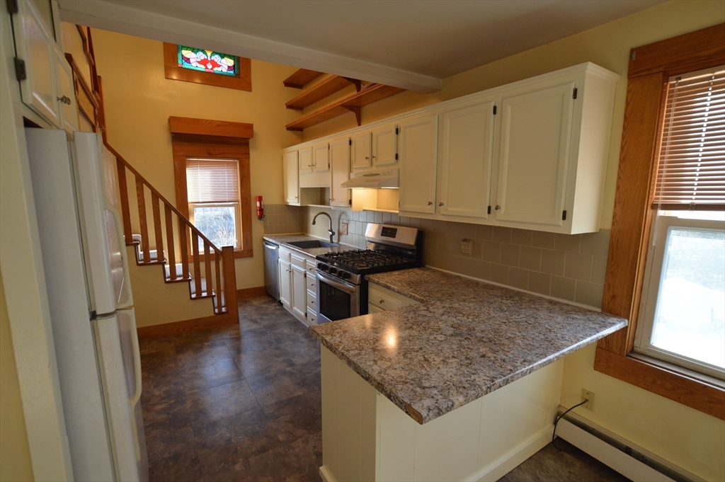 3 bed, 1 bath apartment for rent at 23 Wellman St Unit 2, Beverly — photo 2 of 14