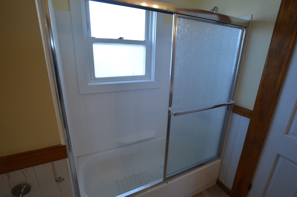 3 bed, 1 bath apartment for rent at 23 Wellman St Unit 2, Beverly — photo 5 of 14