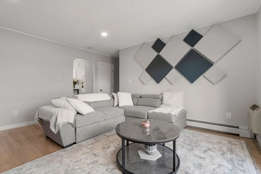 1 bed, 1 bath apartment for rent at 23 Westgate Rd Unit 6, West Roxbury — photo 3 of 19