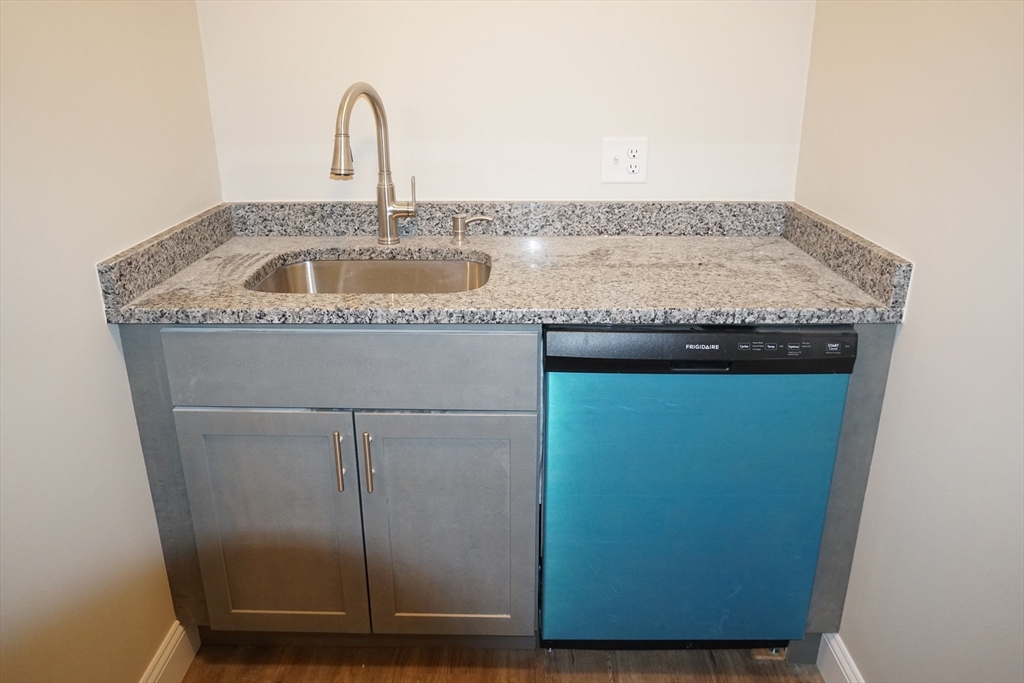 3 bed, 1 bath apartment for rent at 23 White St Unit 4, Taunton — photo 5 of 12