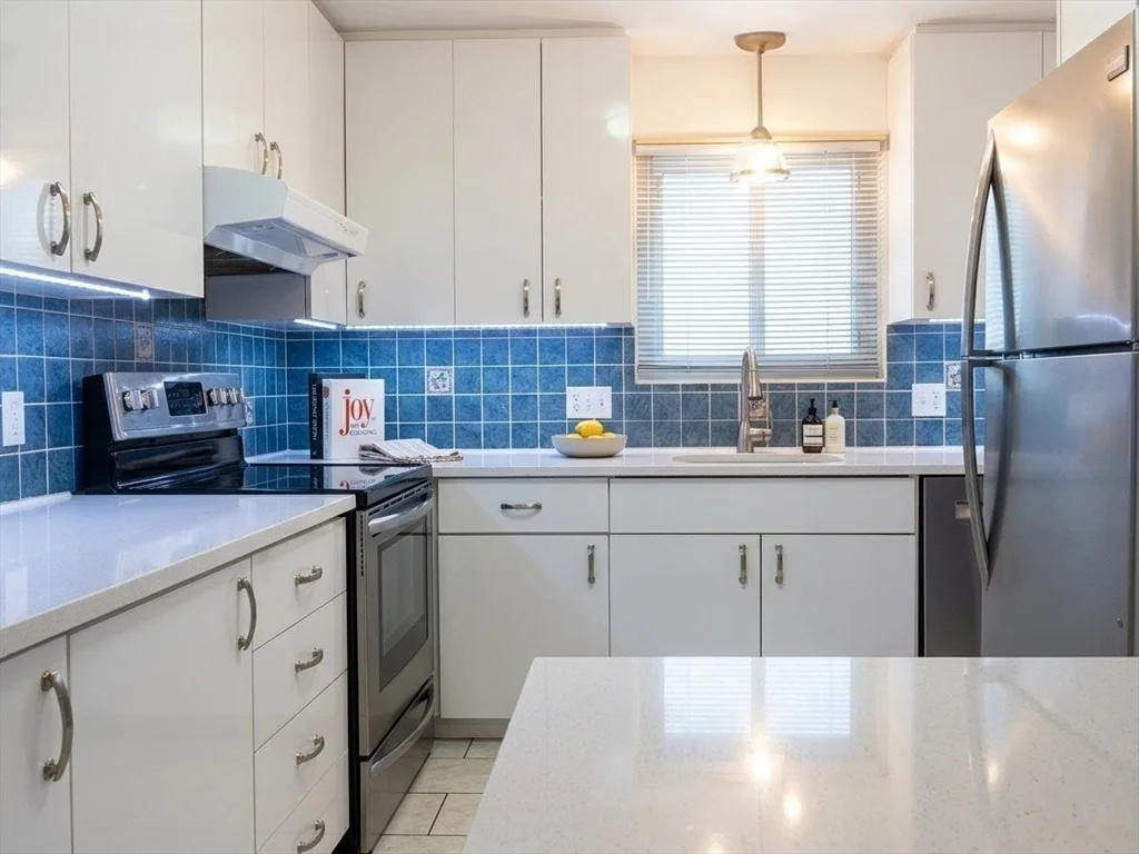 3 bed, 2 bath apartment for rent at 23 Williams St Unit 23, Coolidge Corner — photo 6 of 9