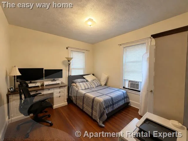 3 bed, 1 bath apartment for rent at 23 Willow Ave Unit 1, Porter Square — photo 5 of 12