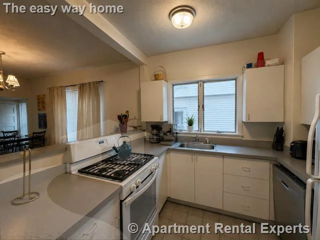 3 bed, 1 bath apartment for rent at 23 Willow Ave Unit 1, Porter Square — photo 2 of 12