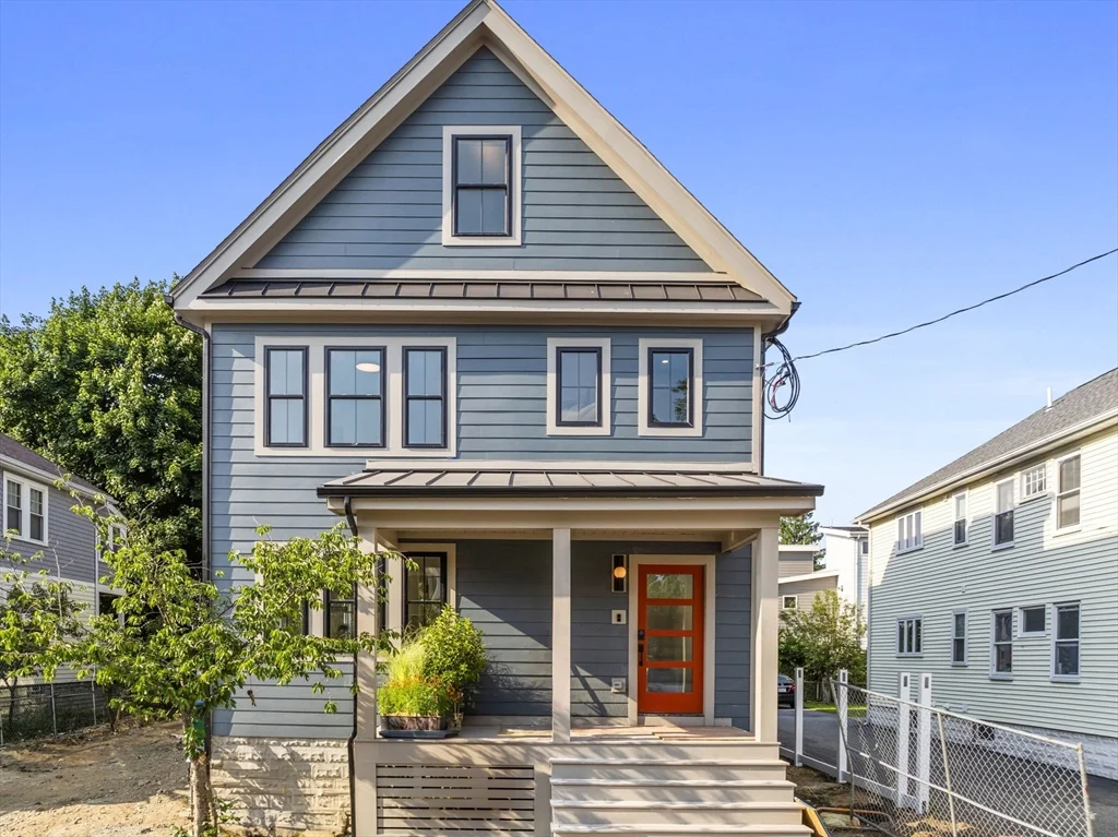 4 bed, 3 bath apartment for rent at 23 Winter St Unit 23, Medford — photo 1 of 25