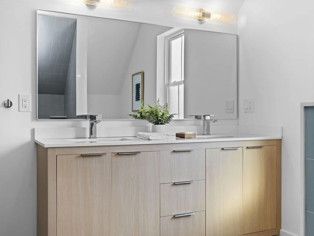4 bed, 3 bath apartment for rent at 23 Winter St Unit 23, Medford — photo 13 of 25