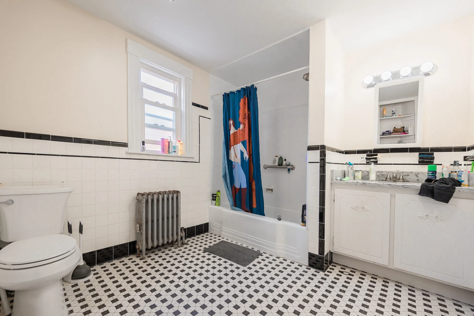 5 bed, 1 bath apartment for rent at 23 Wisconsin Ave Unit 2, East Somerville — photo 11 of 18