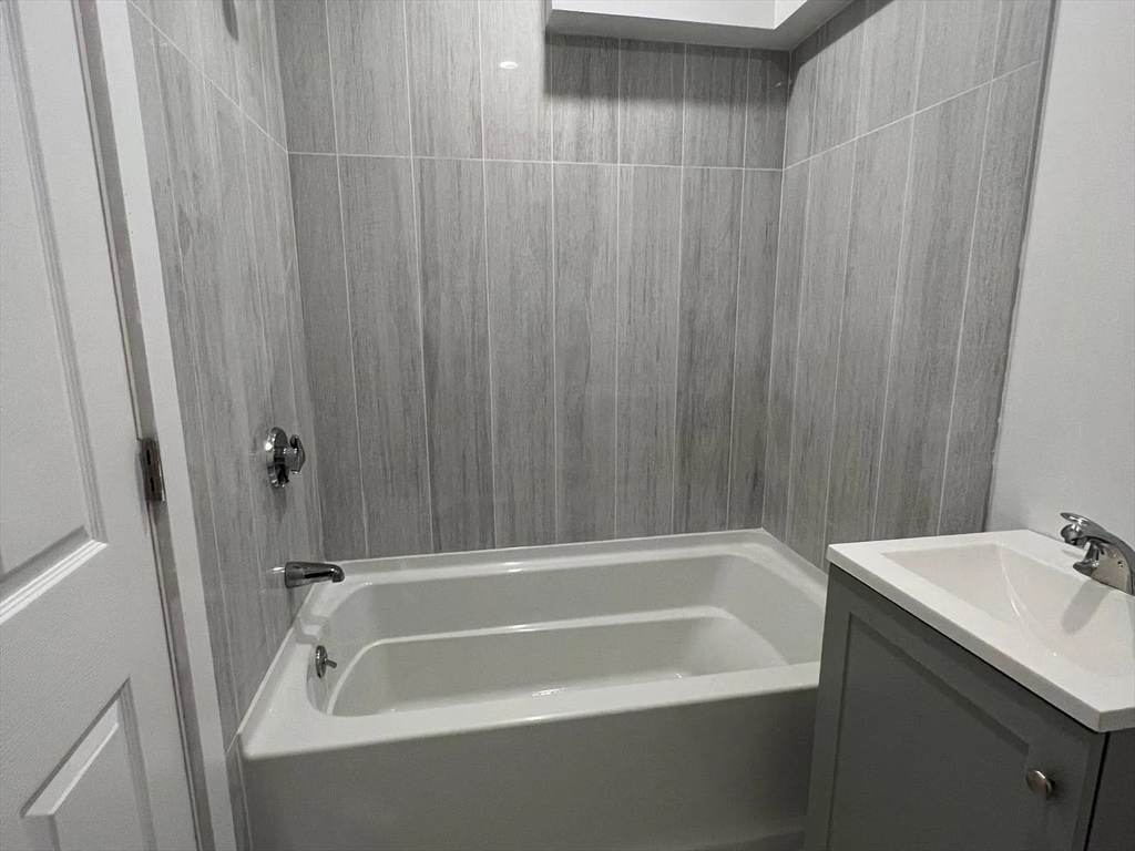 5 bed, 2 bath apartment for rent at 23 Woodville St, Roxbury — photo 12 of 27