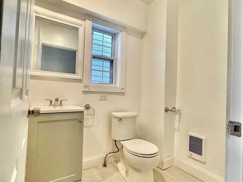 5 bed, 2 bath apartment for rent at 23 Woodville St, Roxbury — photo 15 of 27
