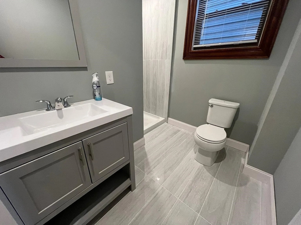 5 bed, 2 bath apartment for rent at 23 Woodville St, Roxbury — photo 10 of 27