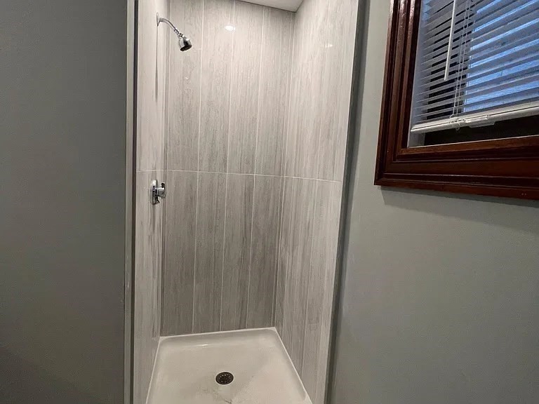 5 bed, 2 bath apartment for rent at 23 Woodville St, Roxbury — photo 8 of 27