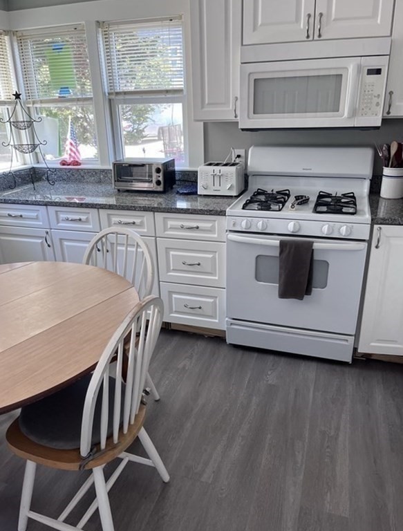 4 bed, 2 bath apartment for rent at 230 Bay Ave Unit 230, Green Harbor — photo 18 of 24