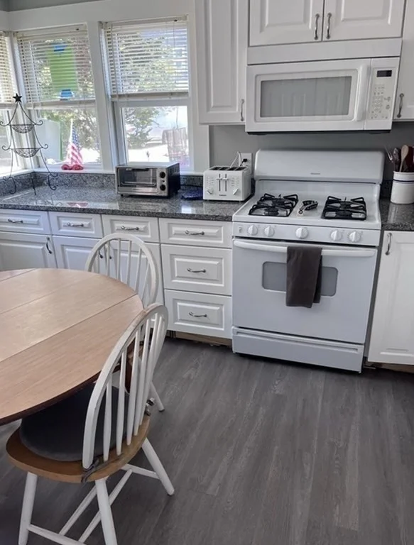 4 bed, 2 bath apartment for rent at 230 Bay Ave(winter Rental) Unit 230, Green Harbor — photo 18 of 24