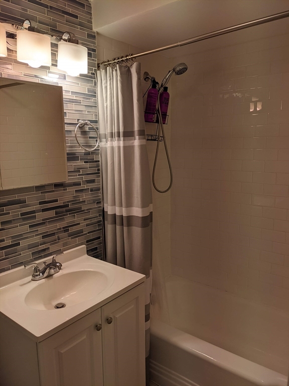 1 bed, 1 bath apartment for rent at 230 Beacon Unit 1, Back Bay — photo 5 of 9