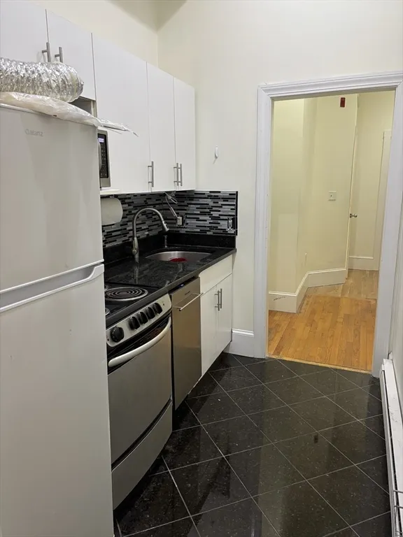 3 bed, 2 bath apartment for rent at 230 Commonwealth Ave Unit 5, Back Bay — photo 2 of 14