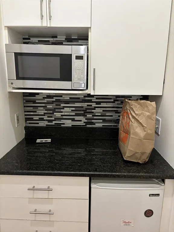 3 bed, 2 bath apartment for rent at 230 Commonwealth Ave Unit 5, Back Bay — photo 3 of 14