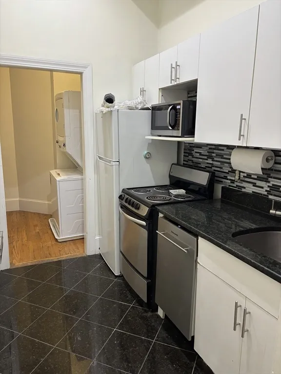 3 bed, 2 bath apartment for rent at 230 Commonwealth Ave Unit 5, Back Bay — photo 1 of 14