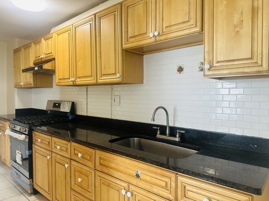 2 bed, 1 bath apartment for rent at 230 Fayette St Unit 0, Quincy — photo 6 of 15
