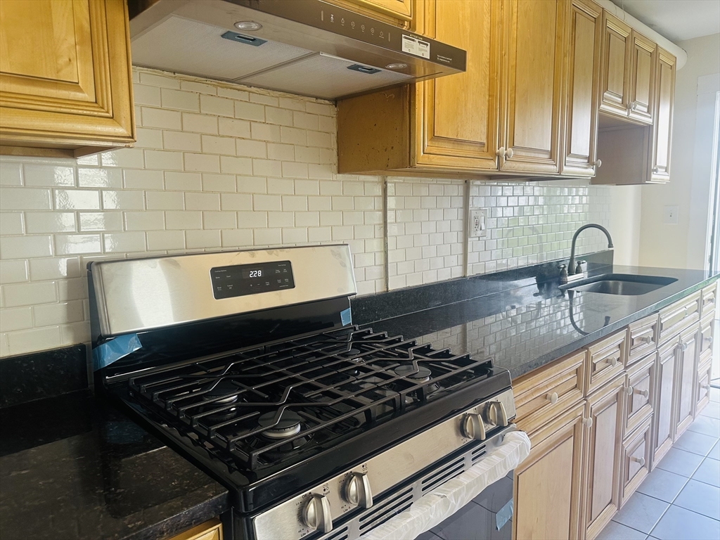 2 bed, 1 bath apartment for rent at 230 Fayette St Unit 0, Quincy — photo 7 of 15