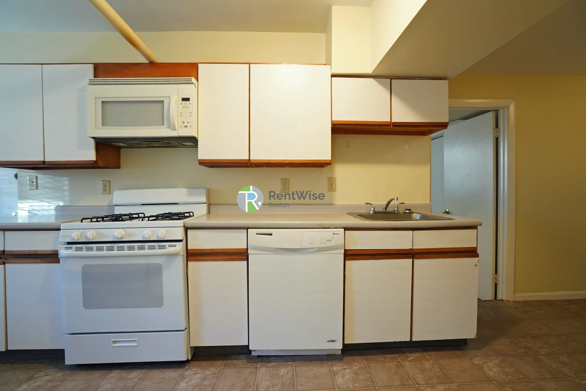 4 bed, 2 bath apartment for rent at 230 Fuller St Unit A, North Brookline — photo 7 of 23