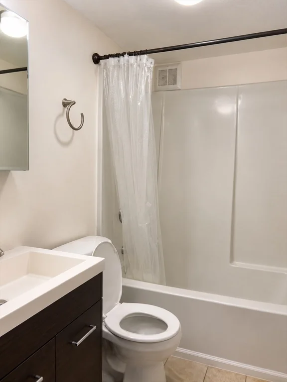 1 bed, 1 bath apartment for rent at 230 Granite St Unit 2, Quincy — photo 3 of 6