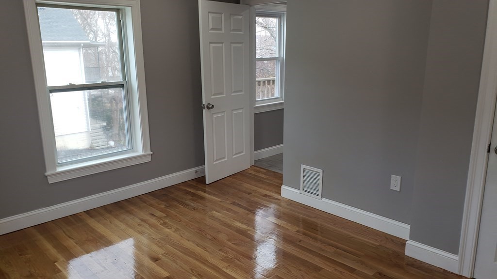 Studio bed, 1 bath apartment for rent at 230 Granite St Unit 4, Quincy — photo 3 of 4