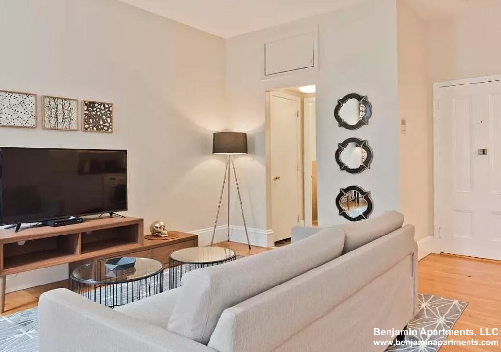 1 bed, 1 bath apartment for rent at 230 Newbury St Unit 32, Back Bay — photo 2 of 5