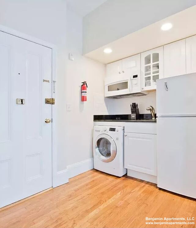 1 bed, 1 bath apartment for rent at 230 Newbury St Unit 32, Back Bay — photo 4 of 5