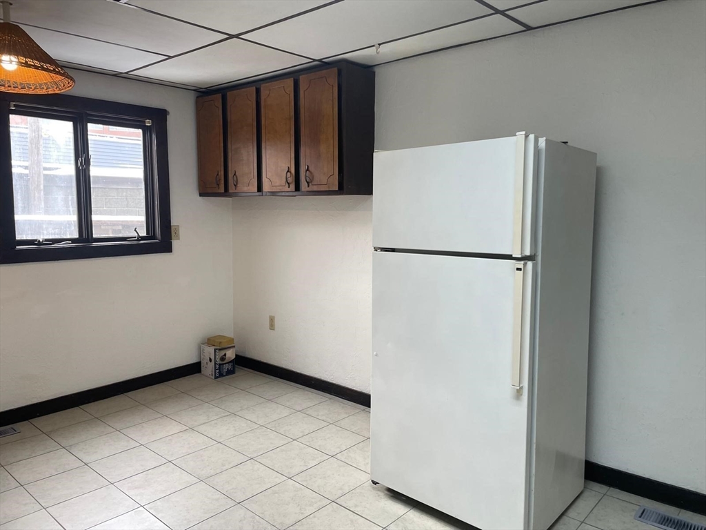 2 bed, 1 bath apartment for rent at 230 Pearl St Unit 1, Winter Hill — photo 5 of 11