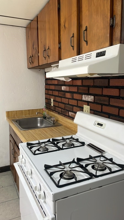 2 bed, 1 bath apartment for rent at 230 Pearl St Unit 1, Winter Hill — photo 2 of 11