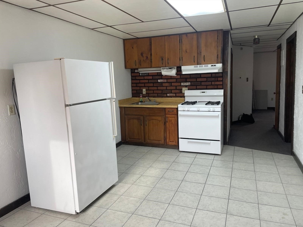 2 bed, 1 bath apartment for rent at 230 Pearl St Unit 1, Winter Hill — photo 3 of 11