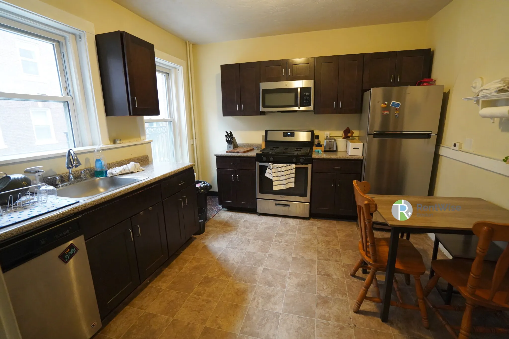 3 bed, 1 bath apartment for rent at 230 South St Unit 3, Jamaica Plain — photo 4 of 16