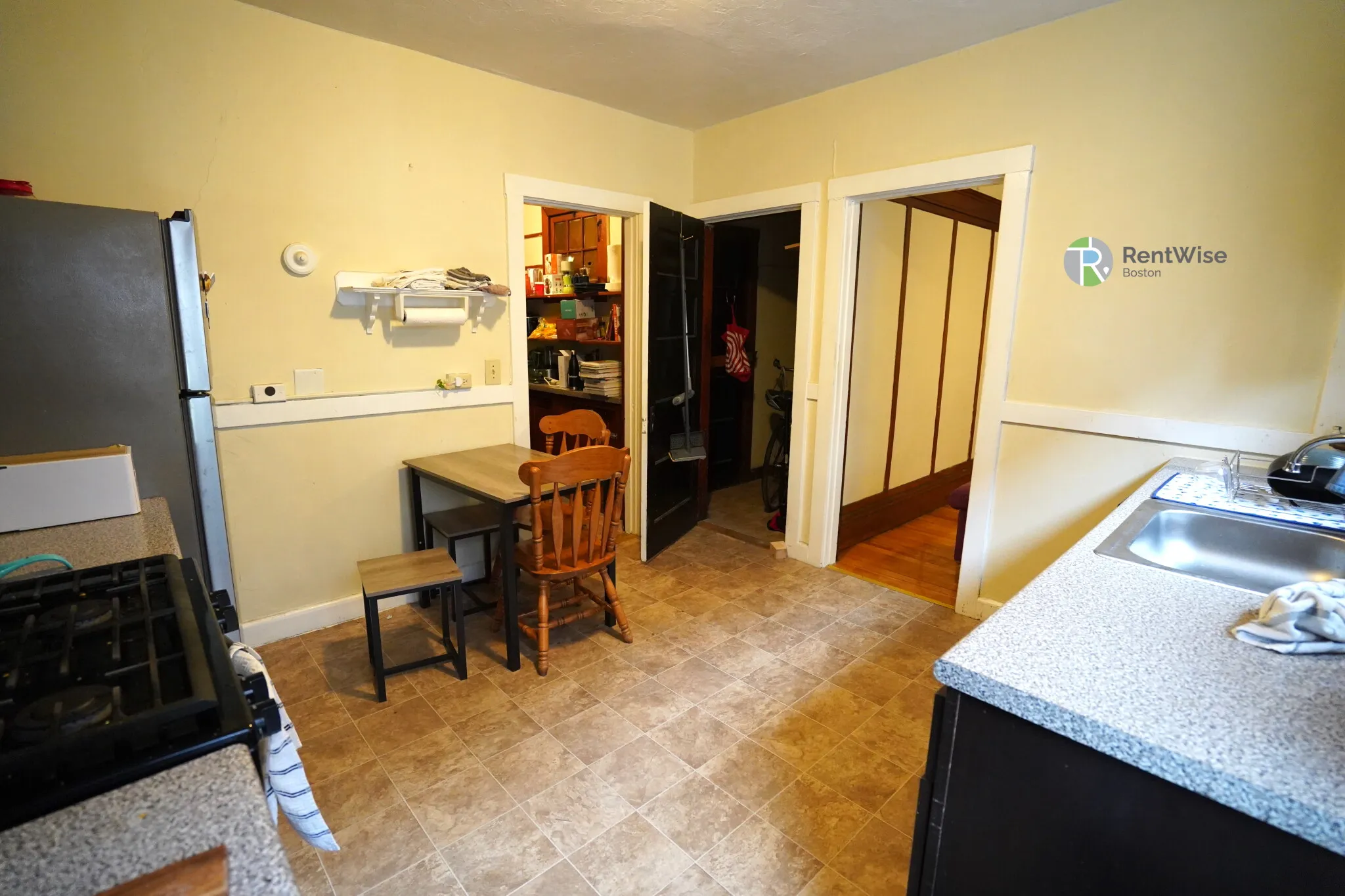 3 bed, 1 bath apartment for rent at 230 South St Unit 3, Jamaica Plain — photo 5 of 16