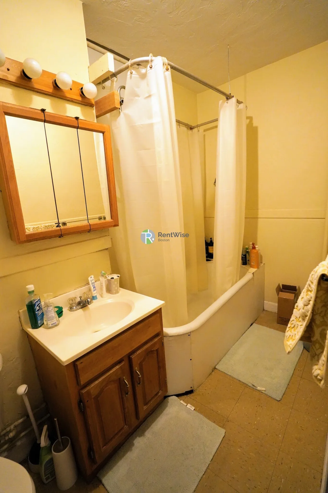 3 bed, 1 bath apartment for rent at 230 South St Unit 6, Jamaica Plain — photo 11 of 12