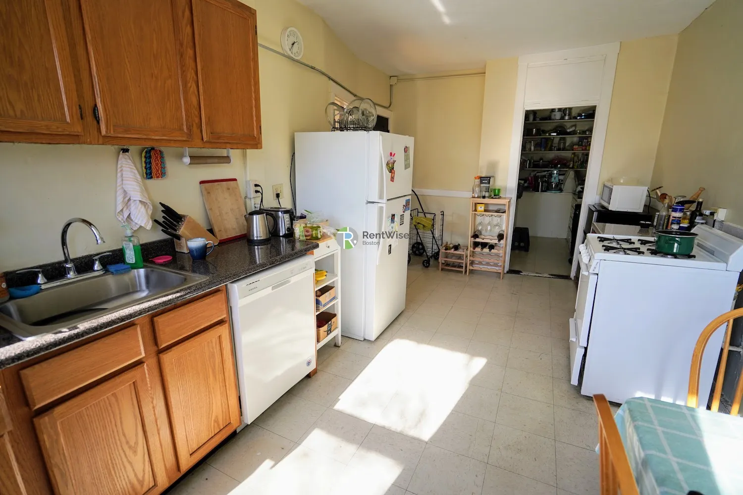 3 bed, 1 bath apartment for rent at 230 South St Unit 6, Jamaica Plain — photo 4 of 12