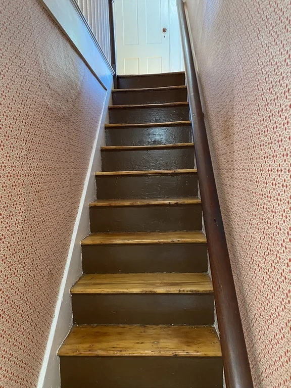 3 bed, 1 bath apartment for rent at 230 West Fifth St Unit 2, South Boston — photo 5 of 17