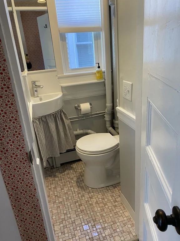 3 bed, 1 bath apartment for rent at 230 West Fifth St Unit 2, South Boston — photo 4 of 17