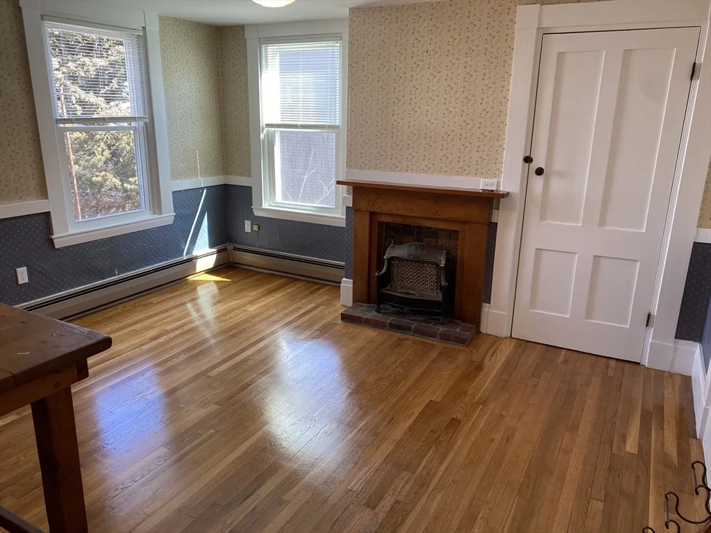 3 bed, 1 bath apartment for rent at 230 West Fifth St Unit 2, South Boston — photo 3 of 17