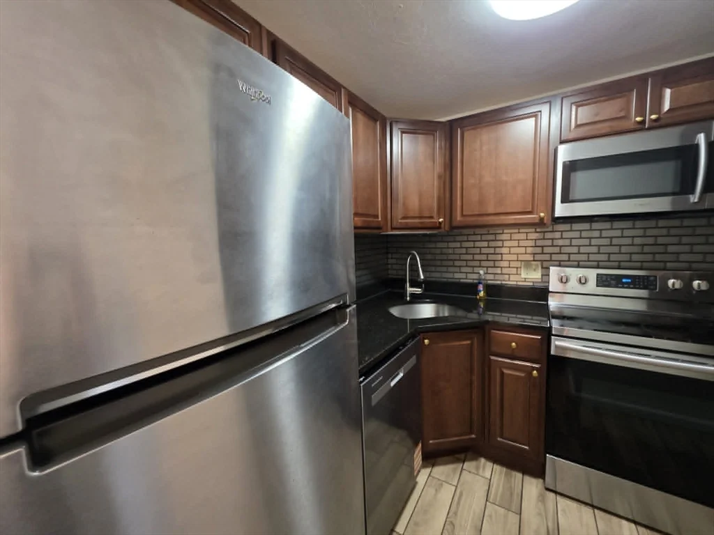 2 bed, 2 bath apartment for rent at 230 Willard St Unit 407, Quincy — photo 9 of 32