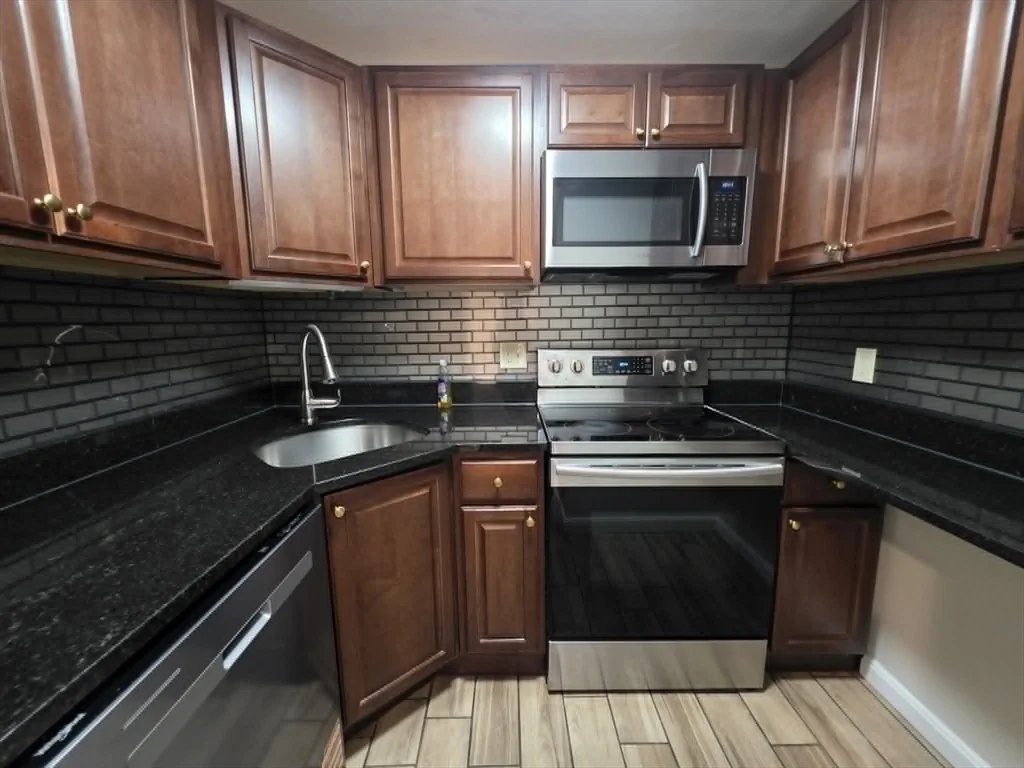 2 bed, 2 bath apartment for rent at 230 Willard St Unit 407, Quincy — photo 7 of 32