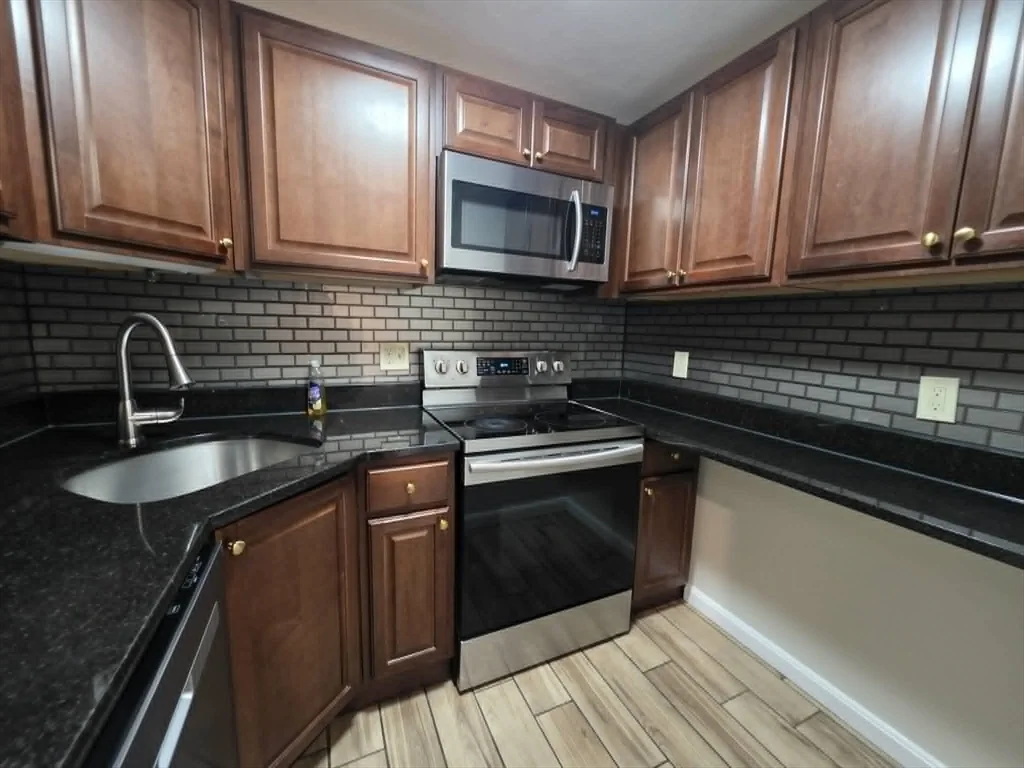 2 bed, 2 bath apartment for rent at 230 Willard St Unit 407, Quincy — photo 8 of 32