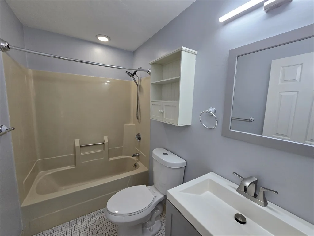 2 bed, 2 bath apartment for rent at 230 Willard St Unit 502, Quincy — photo 17 of 35