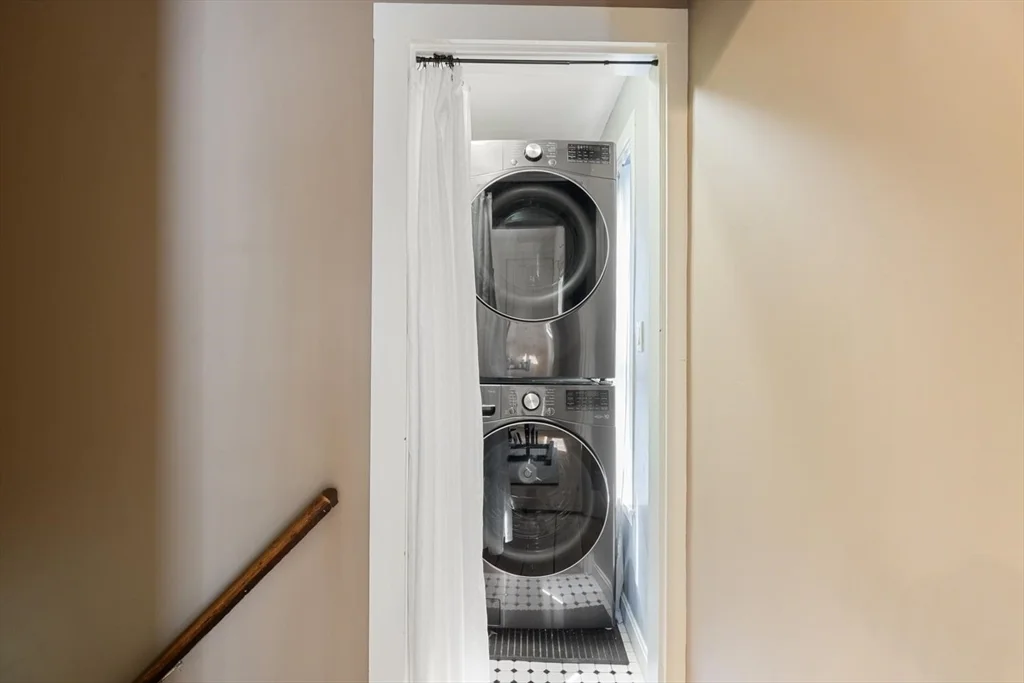 3 bed, 2 bath apartment for rent at 230 Winchester St, Newton Highlands — photo 13 of 15