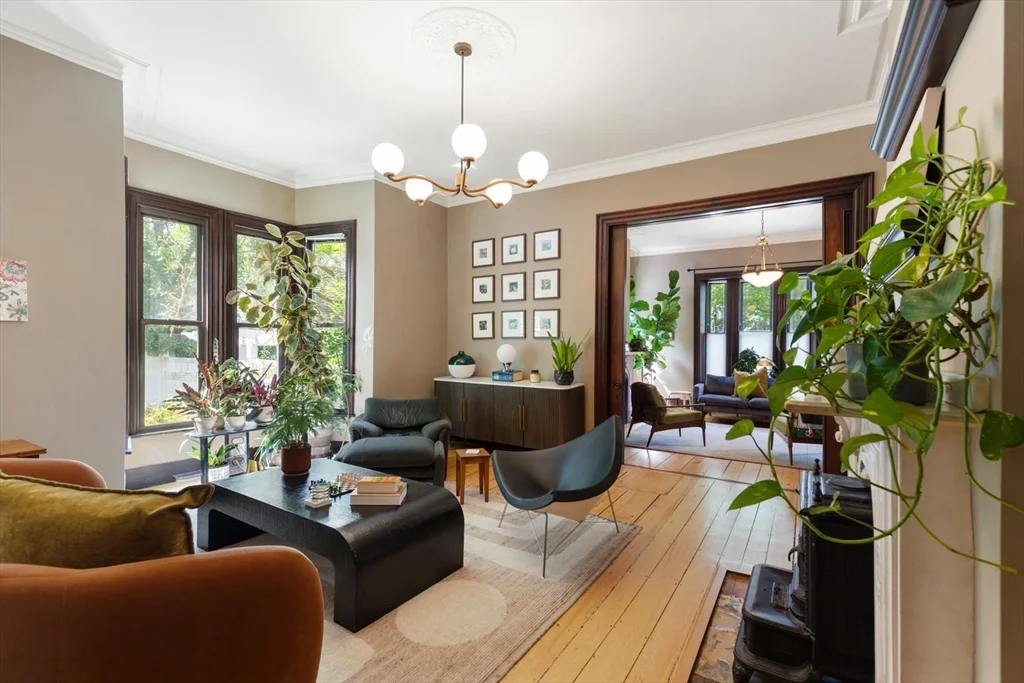 3 bed, 2 bath apartment for rent at 230 Winchester St, Newton Highlands — photo 4 of 15