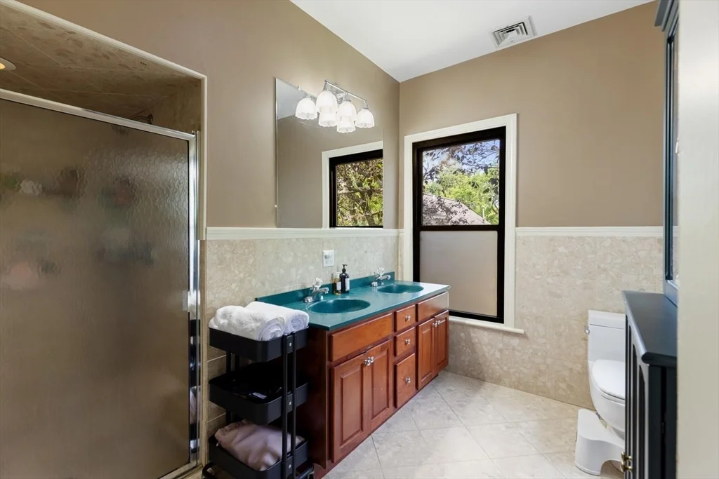 3 bed, 2 bath apartment for rent at 230 Winchester St, Newton Highlands — photo 9 of 15