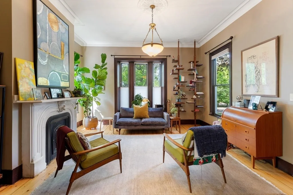 3 bed, 2 bath apartment for rent at 230 Winchester St, Newton Highlands — photo 3 of 15