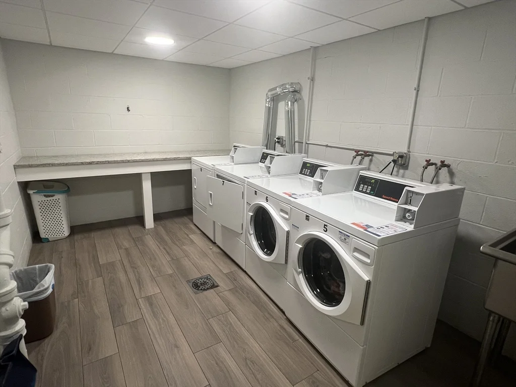 2 bed, 2 bath apartment for rent at 2300 Commonwealth Ave Unit 2-1, Auburndale — photo 10 of 10