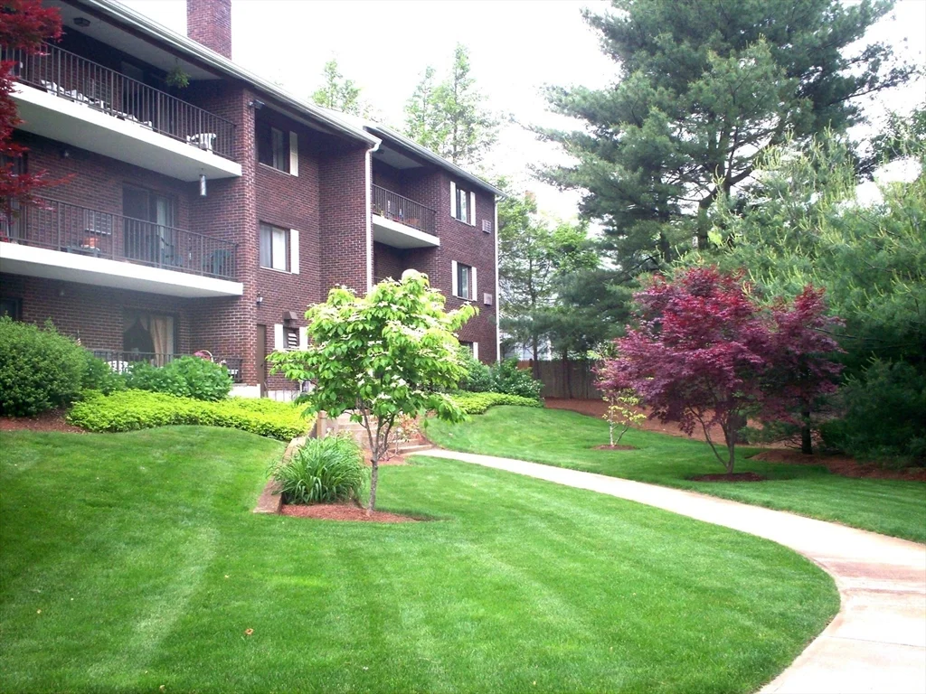 2 bed, 2 bath apartment for rent at 2300 Commonwealth Ave Unit 2-1, Auburndale — photo 8 of 10