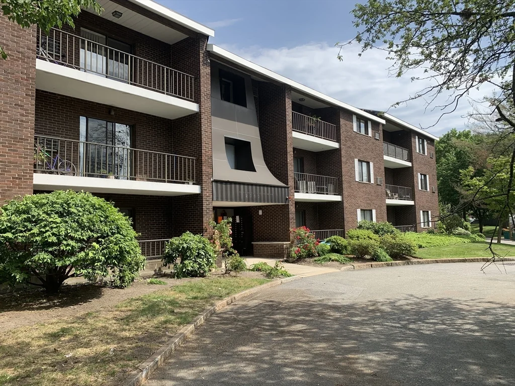 2 bed, 2 bath apartment for rent at 2300 Commonwealth Ave Unit 2-1, Auburndale — photo 9 of 10